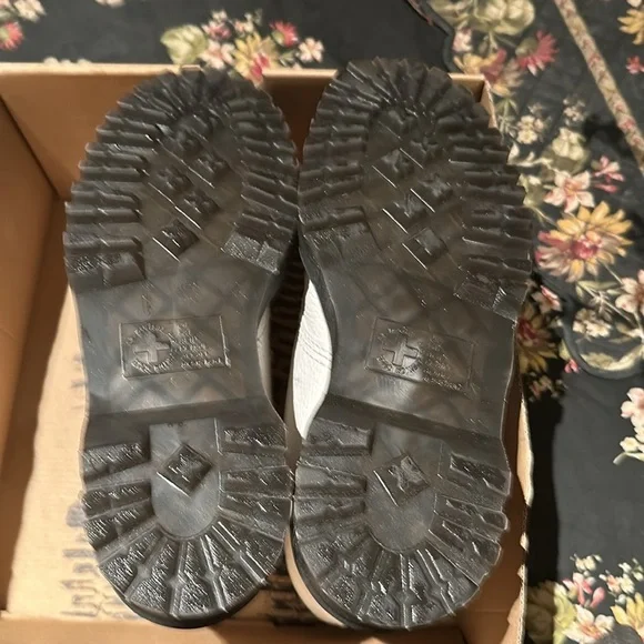 Devon Heart White Love Doc Martens - Picture 4 of 4